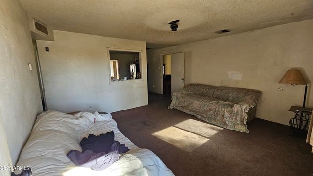 8226 W MEADOWBROOK Avenue, Phoenix, AZ 85033