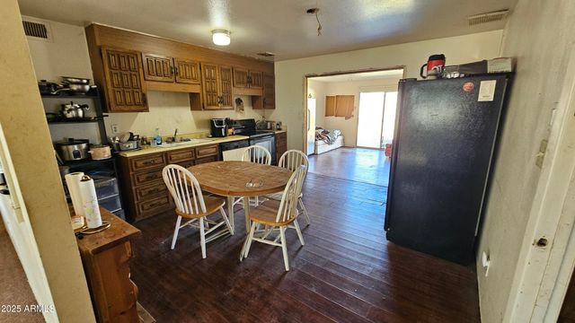 8226 W MEADOWBROOK Avenue, Phoenix, AZ 85033