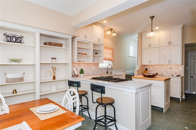 305 Oakwood Avenue, Oakwood, OH 45409