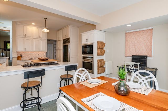 305 Oakwood Avenue, Oakwood, OH 45409
