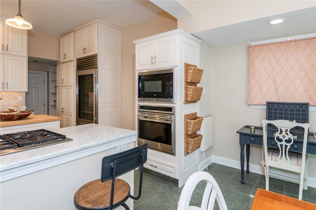 305 Oakwood Avenue, Oakwood, OH 45409