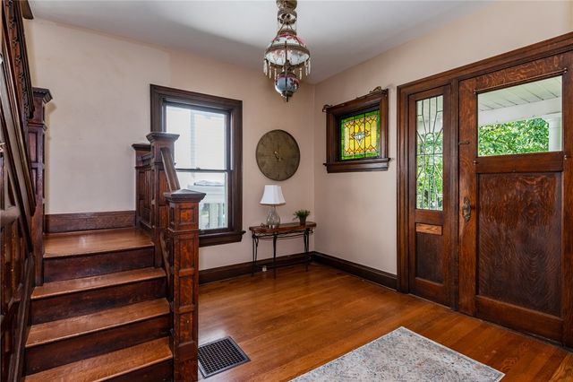305 Oakwood Avenue, Oakwood, OH 45409