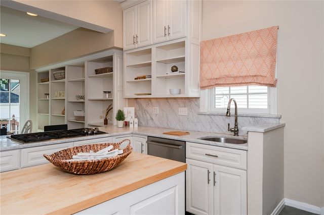 305 Oakwood Avenue, Oakwood, OH 45409