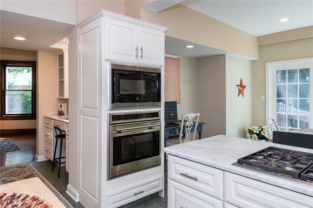 305 Oakwood Avenue, Oakwood, OH 45409