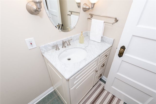 305 Oakwood Avenue, Oakwood, OH 45409