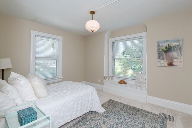 305 Oakwood Avenue, Oakwood, OH 45409