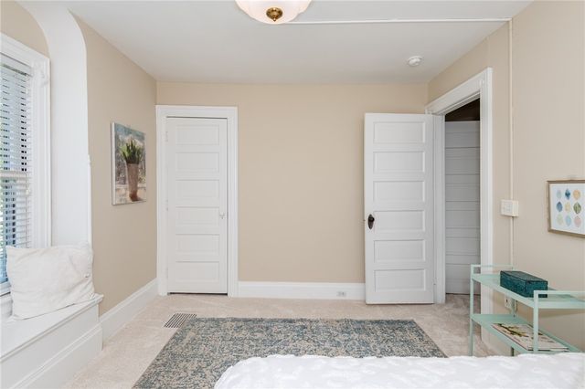305 Oakwood Avenue, Oakwood, OH 45409
