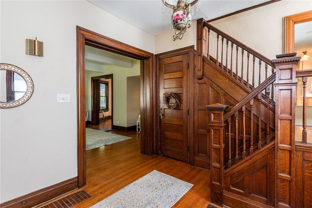 305 Oakwood Avenue, Oakwood, OH 45409