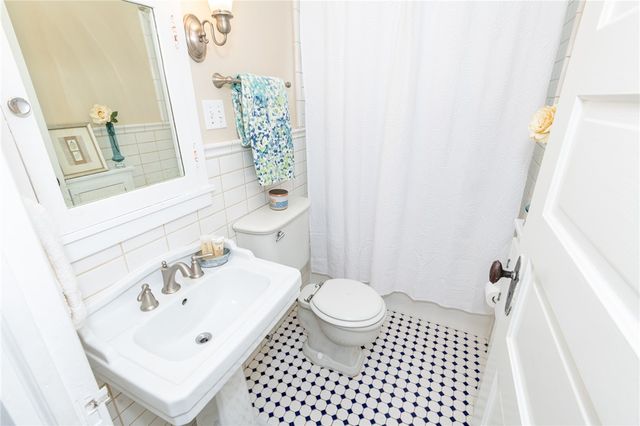 305 Oakwood Avenue, Oakwood, OH 45409