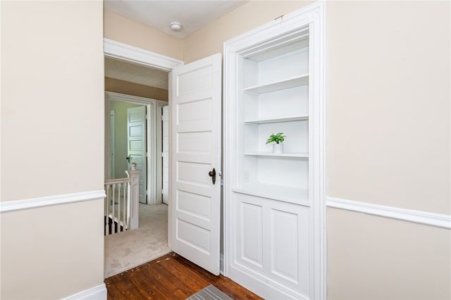 305 Oakwood Avenue, Oakwood, OH 45409