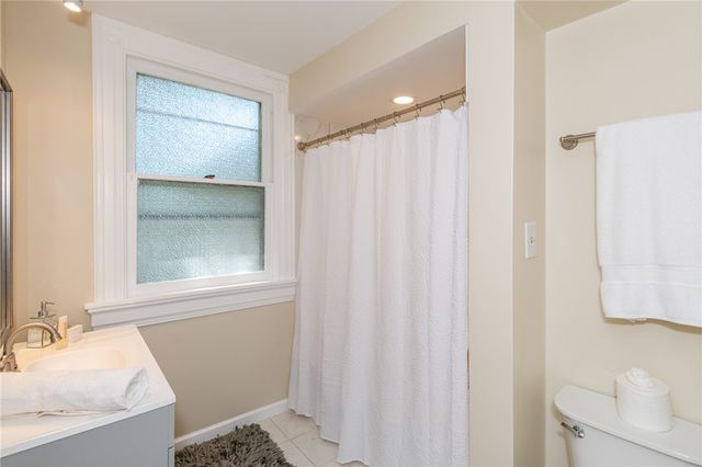 305 Oakwood Avenue, Oakwood, OH 45409