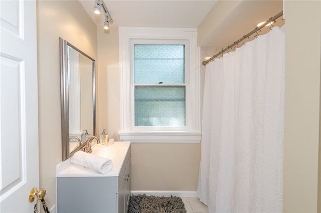 305 Oakwood Avenue, Oakwood, OH 45409