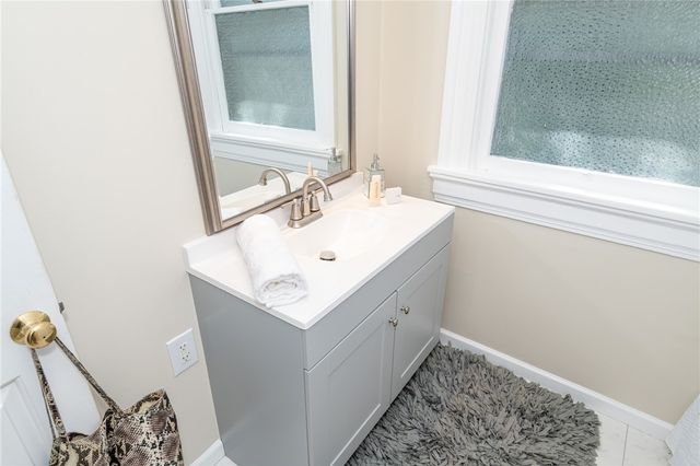 305 Oakwood Avenue, Oakwood, OH 45409