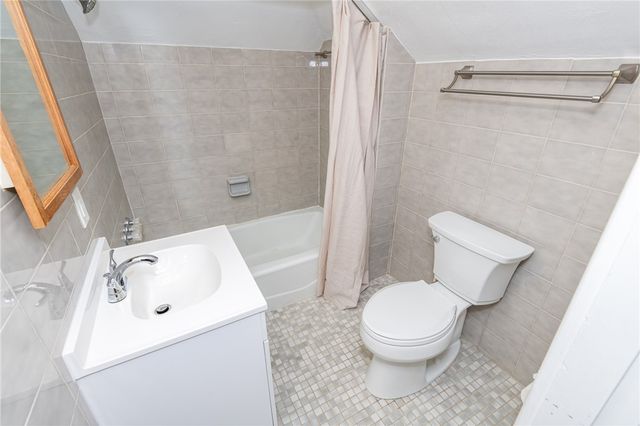 305 Oakwood Avenue, Oakwood, OH 45409