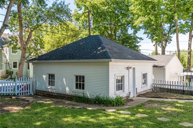 305 Oakwood Avenue, Oakwood, OH 45409
