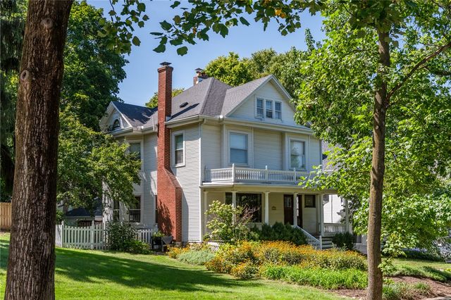 305 Oakwood Avenue, Oakwood, OH 45409