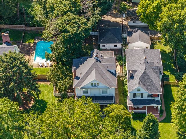 305 Oakwood Avenue, Oakwood, OH 45409