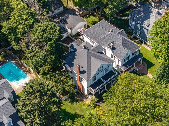 305 Oakwood Avenue, Oakwood, OH 45409