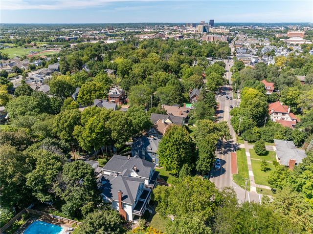 305 Oakwood Avenue, Oakwood, OH 45409