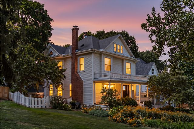 305 Oakwood Avenue, Oakwood, OH 45409