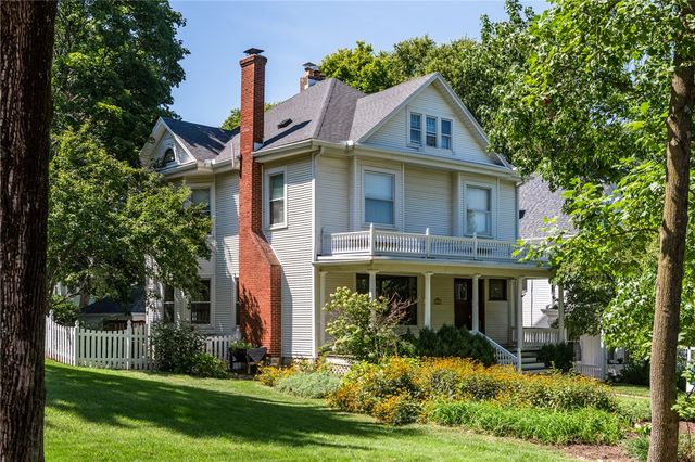305 Oakwood Avenue, Oakwood, OH 45409