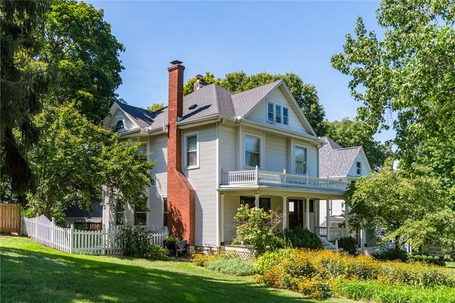 305 Oakwood Avenue, Oakwood, OH 45409
