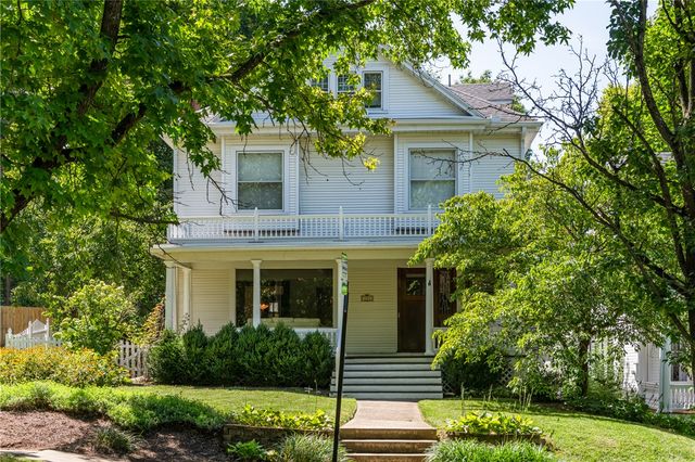 305 Oakwood Avenue, Oakwood, OH 45409