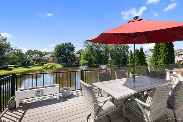 1054 Forest Bay Drive, Waterford, MI 48328