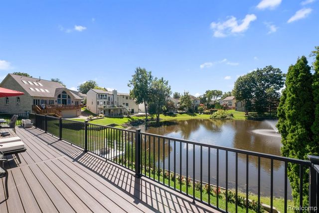 1054 Forest Bay Drive, Waterford, MI 48328