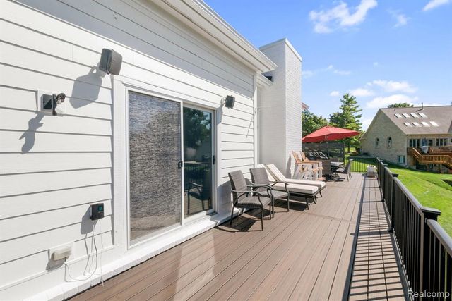 1054 Forest Bay Drive, Waterford, MI 48328