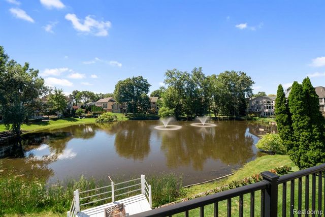 1054 Forest Bay Drive, Waterford, MI 48328