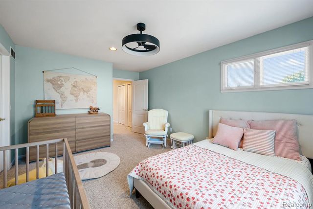 1054 Forest Bay Drive, Waterford, MI 48328