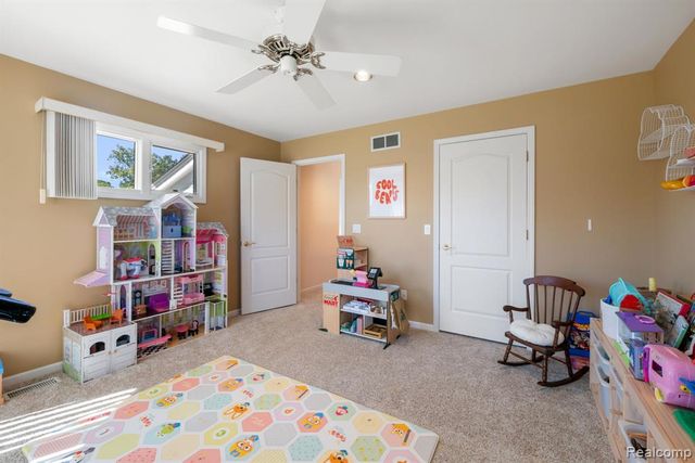 1054 Forest Bay Drive, Waterford, MI 48328