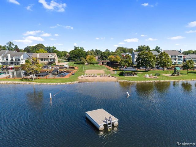 1054 Forest Bay Drive, Waterford, MI 48328