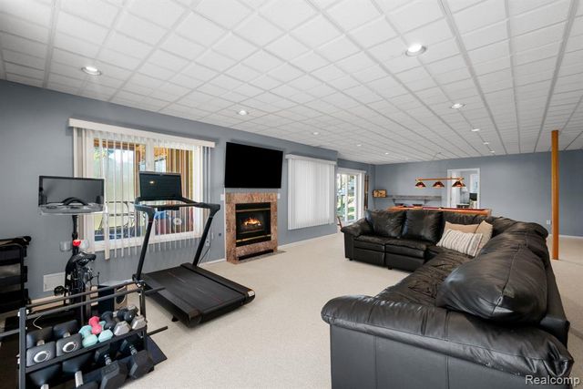 1054 Forest Bay Drive, Waterford, MI 48328