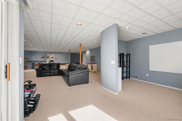 1054 Forest Bay Drive, Waterford, MI 48328