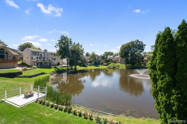 1054 Forest Bay Drive, Waterford, MI 48328