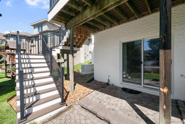 1054 Forest Bay Drive, Waterford, MI 48328