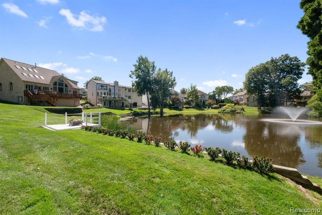 1054 Forest Bay Drive, Waterford, MI 48328