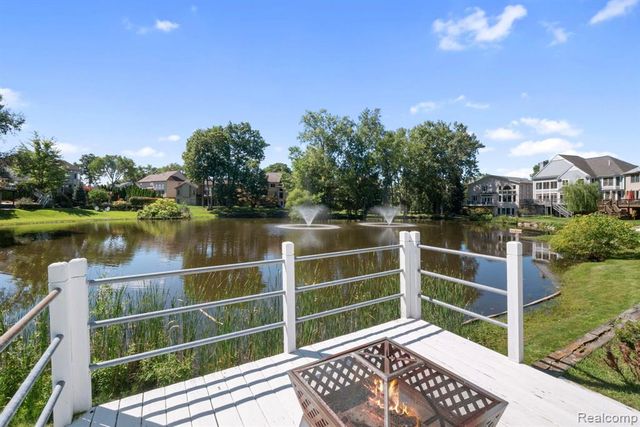 1054 Forest Bay Drive, Waterford, MI 48328