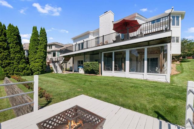 1054 Forest Bay Drive, Waterford, MI 48328