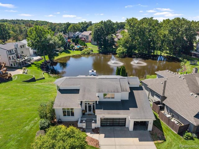 1054 Forest Bay Drive, Waterford, MI 48328
