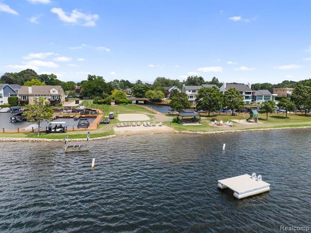 1054 Forest Bay Drive, Waterford, MI 48328