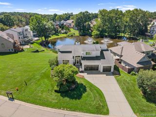 1054 Forest Bay Drive, Waterford, MI 48328