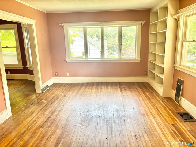 14 Village Street, Manchester, CT 06040