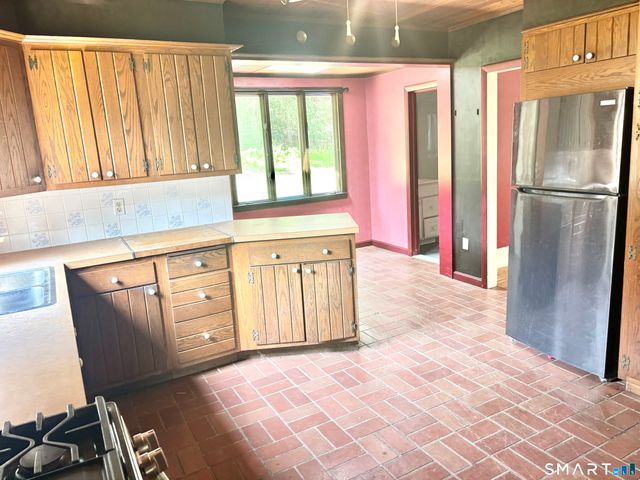 14 Village Street, Manchester, CT 06040