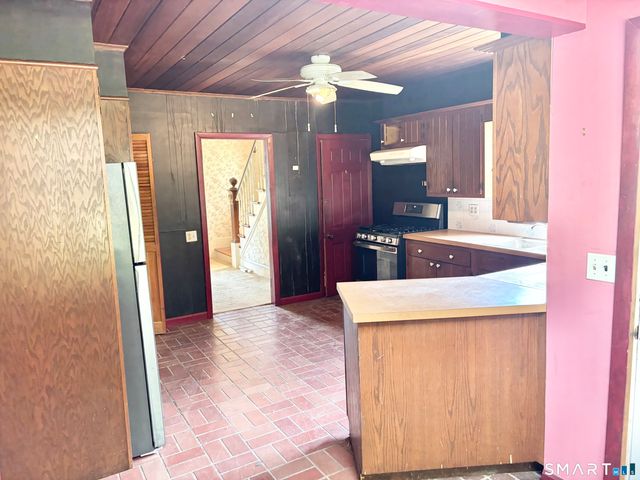 14 Village Street, Manchester, CT 06040