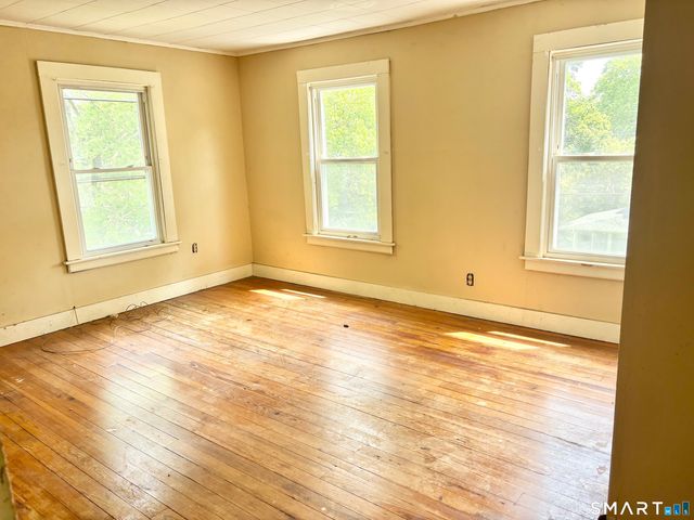 14 Village Street, Manchester, CT 06040