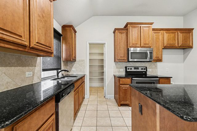 8305 Spitfire Trail, Aubrey, TX 76227