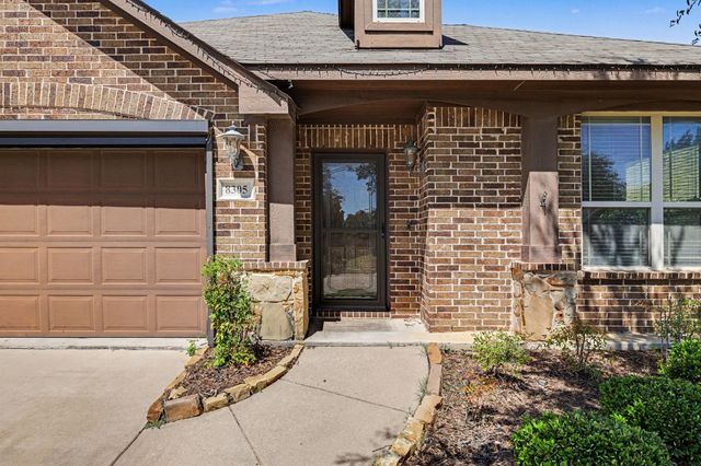 8305 Spitfire Trail, Aubrey, TX 76227